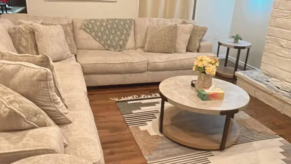Milton House | Almost 3000 sq.ft of living area on main floor.
