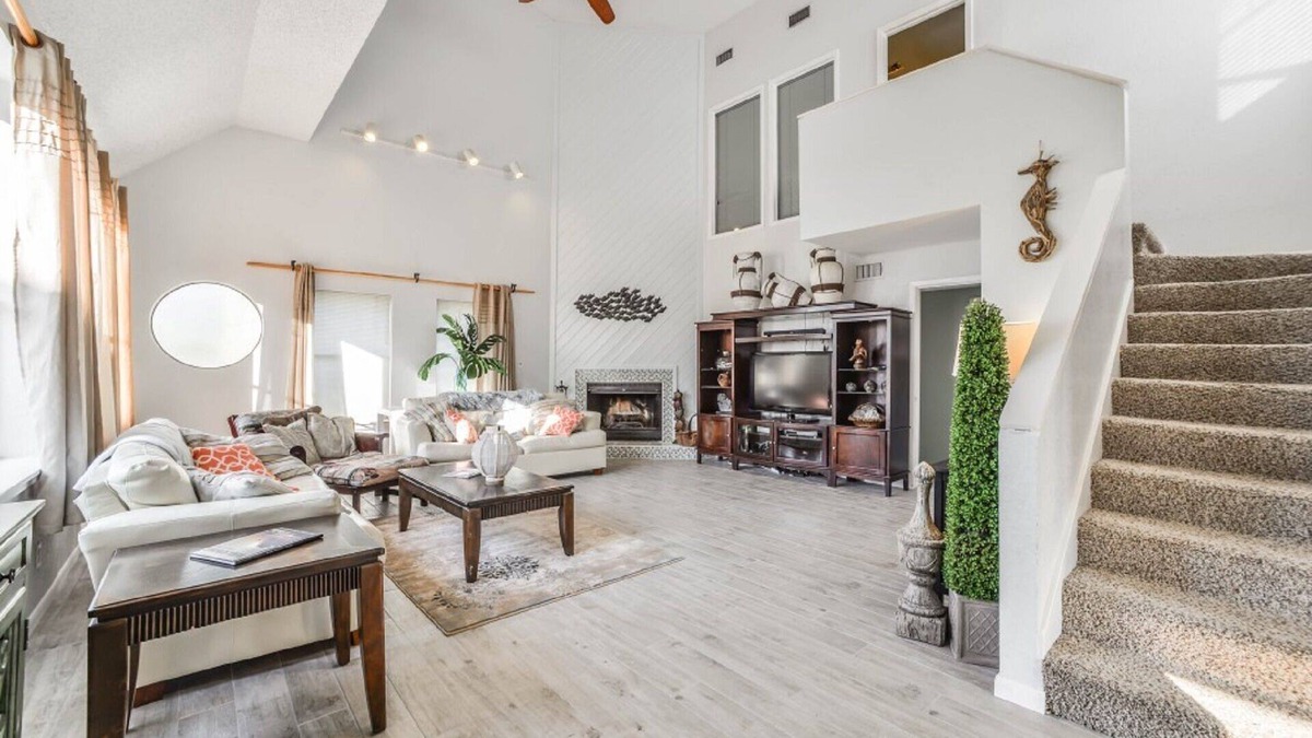 Pirates Beach House | Almost Beachfront- Beautiful Pirates Beach home- Sleeps 16- Steps to beach!