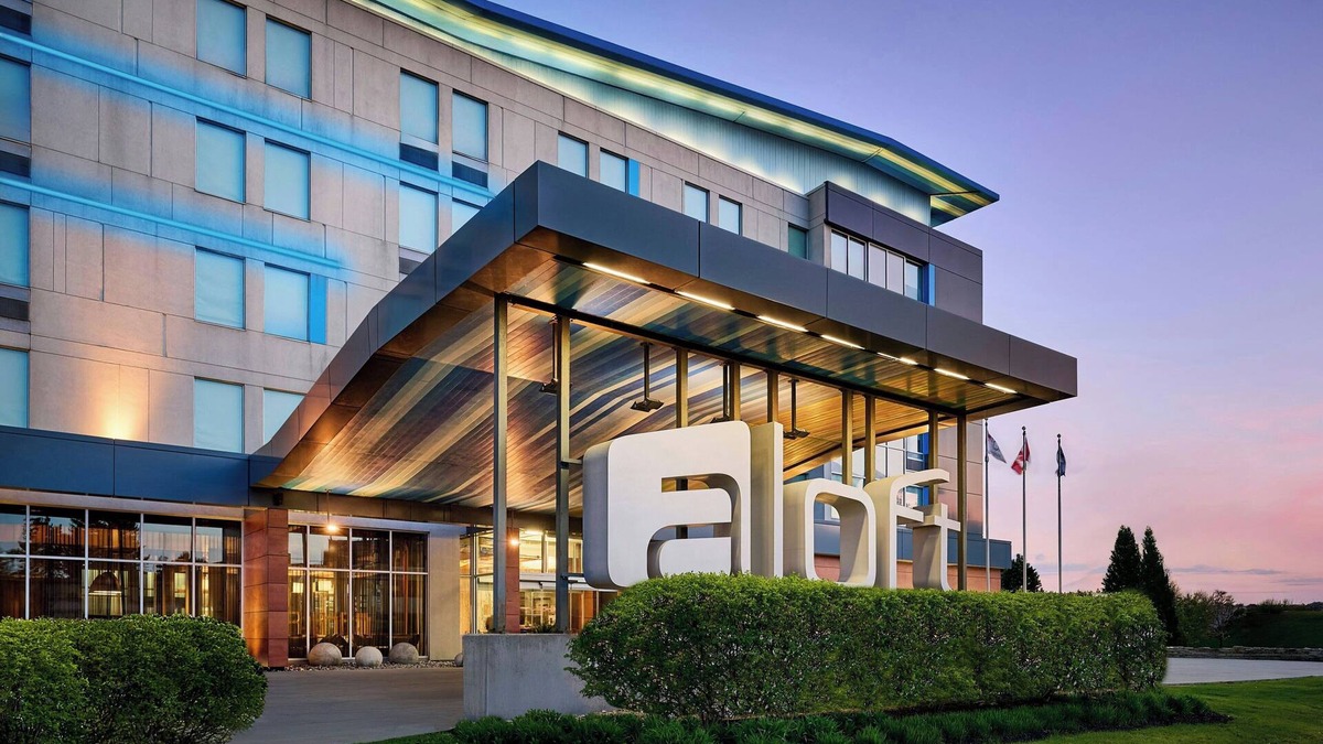 Dorval Hotel | Aloft Montreal Airport