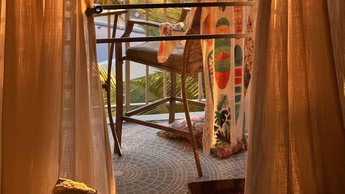 Maili Condo | Aloha Spoken Here--30 Day minimum stay. Our unit is considered Long Term Rental