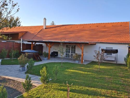 Balatoncsicso Apartment | Alpakavendégház