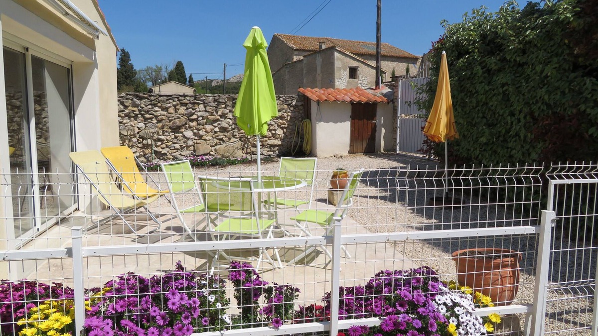 Maussane-les-Alpilles Apartment | ALPILLES - Air-conditioned STUDIO (2Ad./2Children)