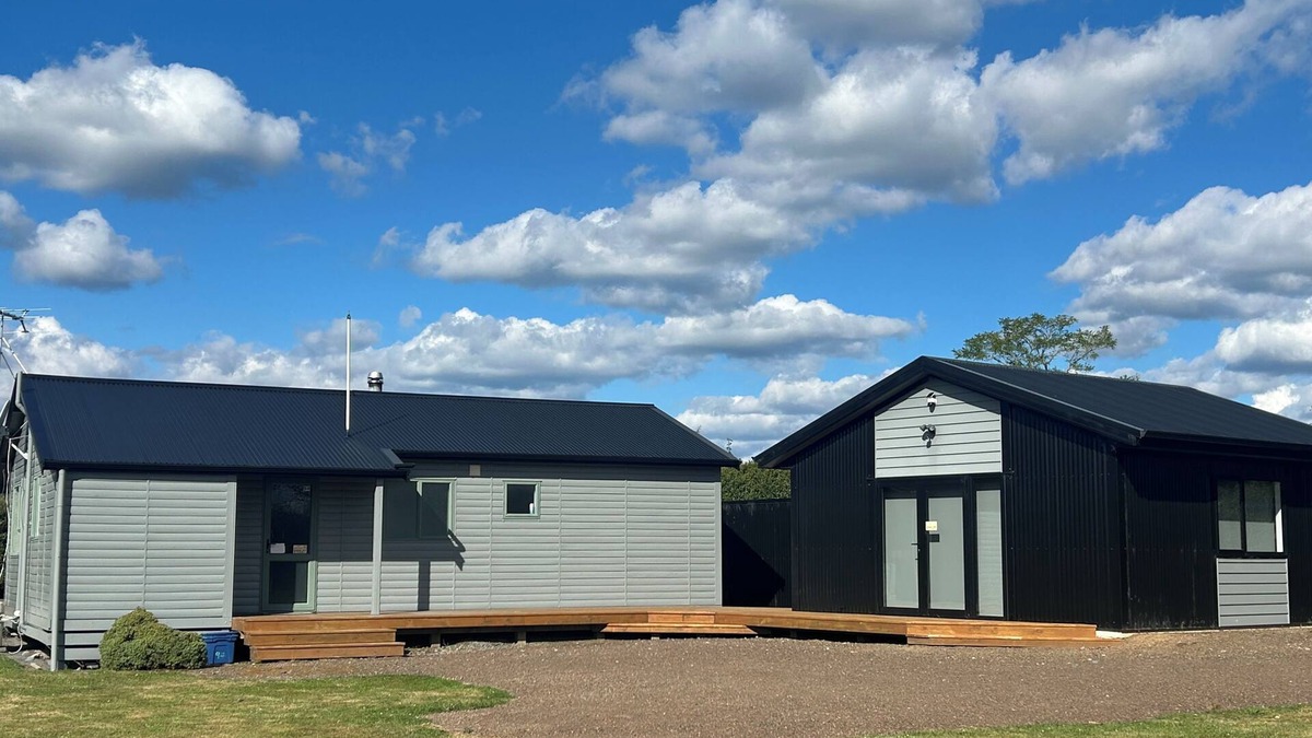 Ohakune House | Alpine Bach with spa and separate games room.