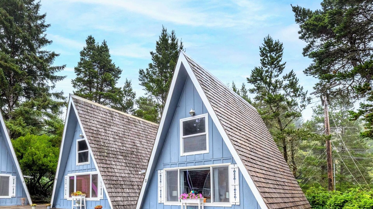 Otter Rock House | Alpine Chalet #11 Full Loft - Otter Rock, OR