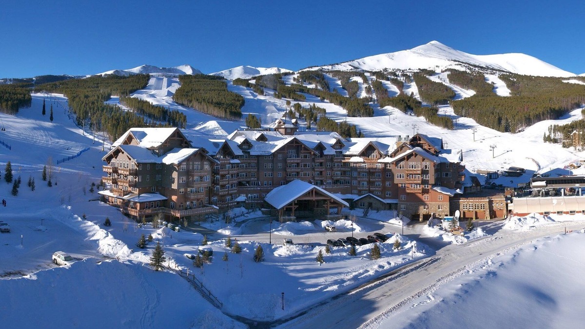 Peak 8 Condo | Alpine Condo + Ski-in/Ski Out Location