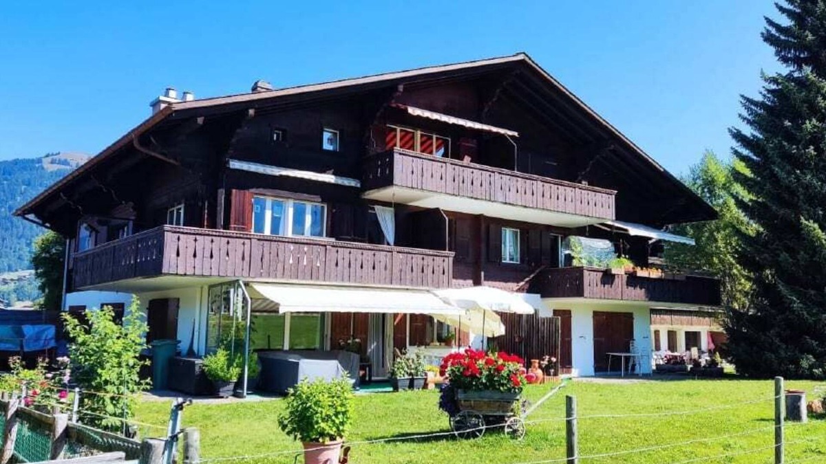 Saanen Apartment | Alpine Haven 3-bedroom Chalet in Gstaad