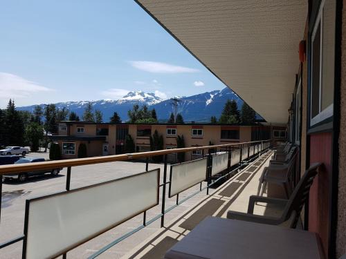 Revelstoke Hotel | Alpine Inn & Suites