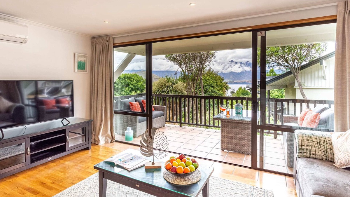 Fernhill Apartment | ALPINE LAKE VIEW SPACIOUS TWO BEDROOM APARTMENT