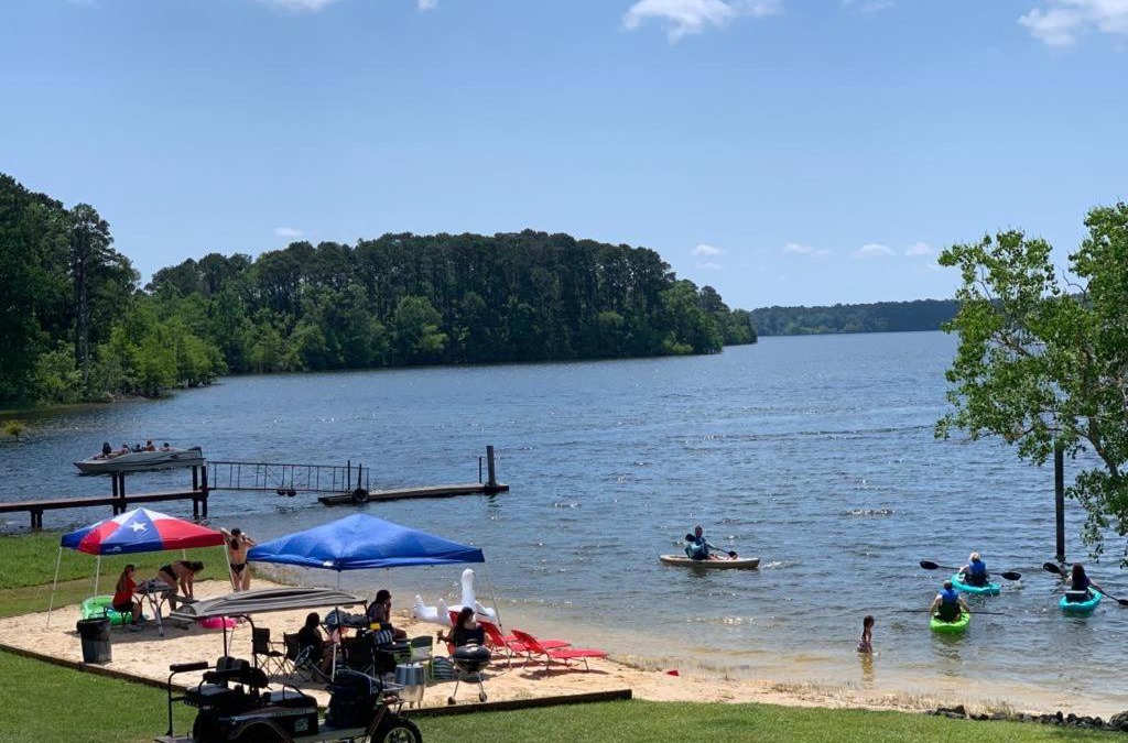 Hemphill Hotel | Alpine Lakeview Motel Room WiFi,Sandy beach Boat Ramp,Pier,Marina,Bath House with Laundromat