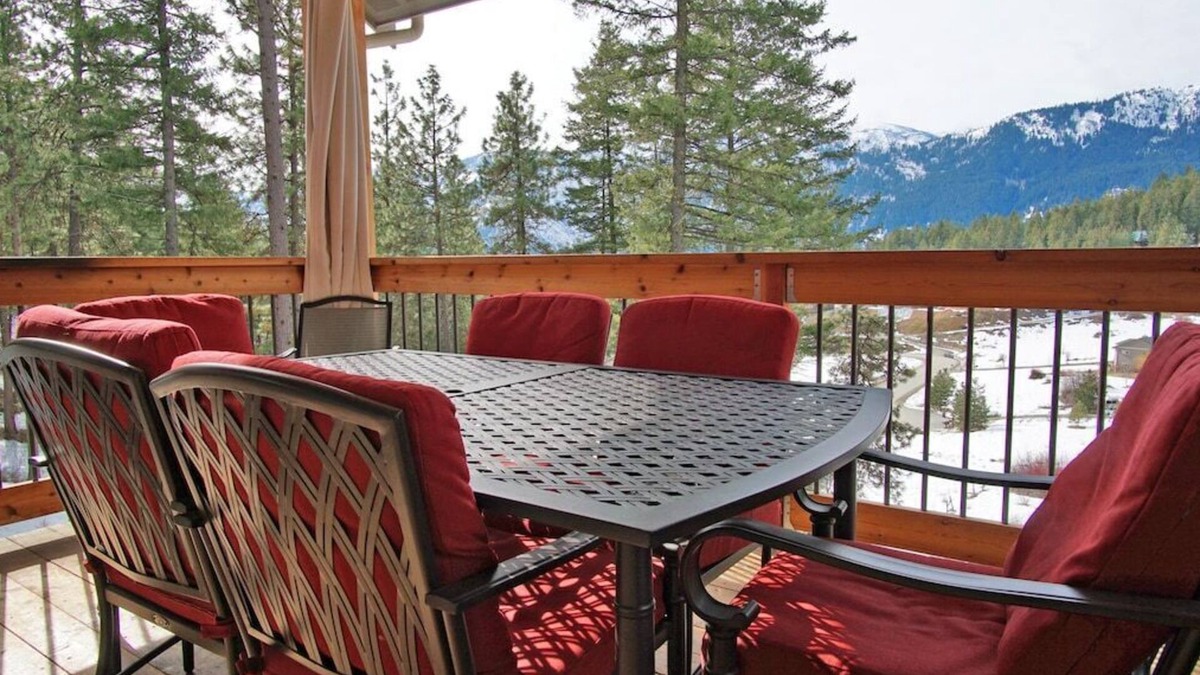 Leavenworth House | Alpine Lodge - Epic Views, Hot Tub, 2 Miles to Downtown Leavenworth!