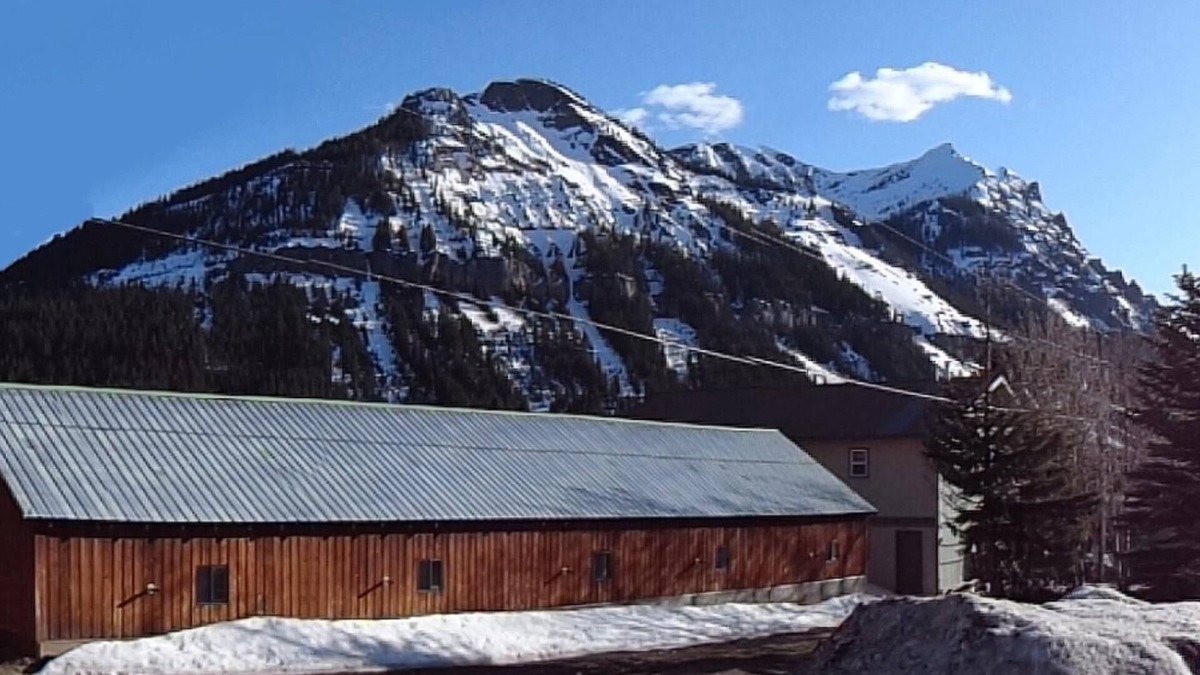 Cooke City-Silver Gate Hotel | Alpine Motel