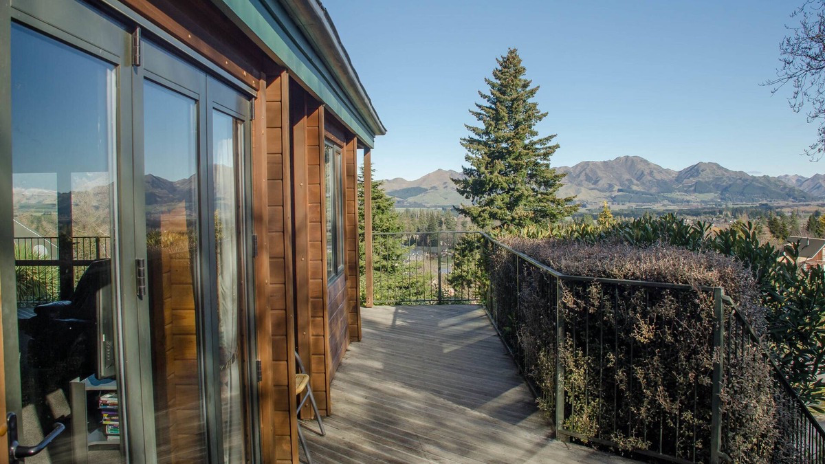 Hanmer Springs Cottage | ALPINE ON OREGON, pet friendly, with a garden in Hanmer Springs
