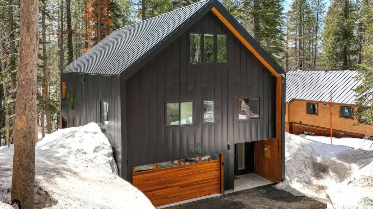 Soda Springs House | Alpine Work + Play/Donner Summit EV Hot Tub