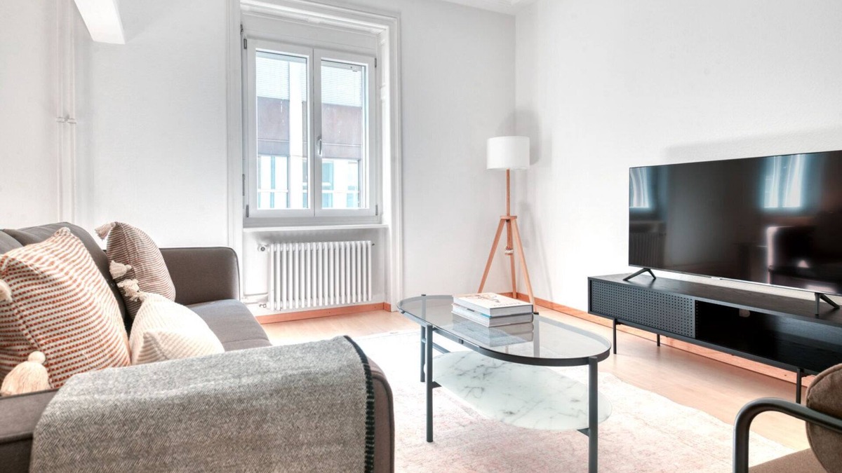 Basel City Centre Apartment | Altstadt Grossbasel 2.5 Room, 4 mins to Mkt