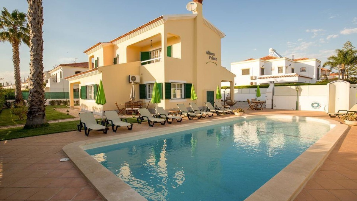 Altura House | Altura Prime-Villa w/Private Pool 500m from Beach