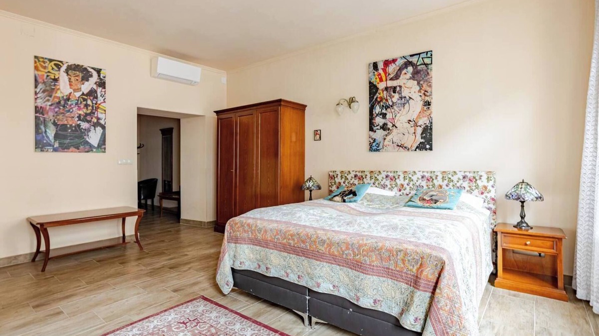 Funfhaus Hotel | Altwienerhof, a cozy and artistic apartment with excellent connections in Vienna