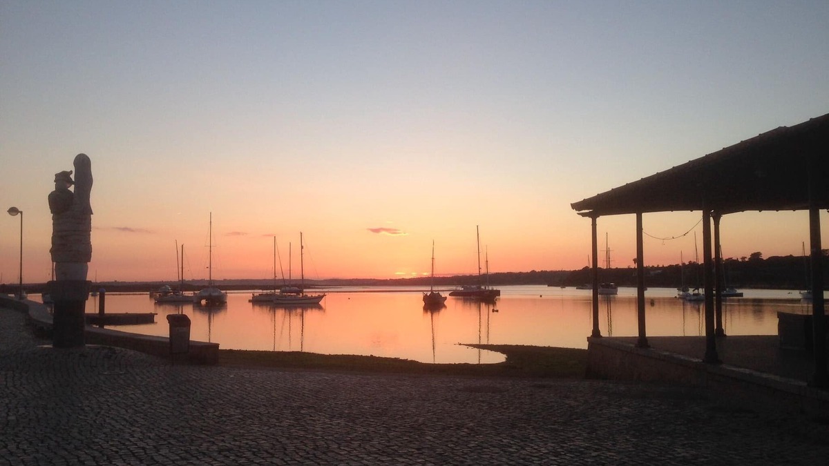 Alvor House | ALVOR- Villa close to Beach & Lively Town. Walk to Beach, Cafes,Bars,Restaurants