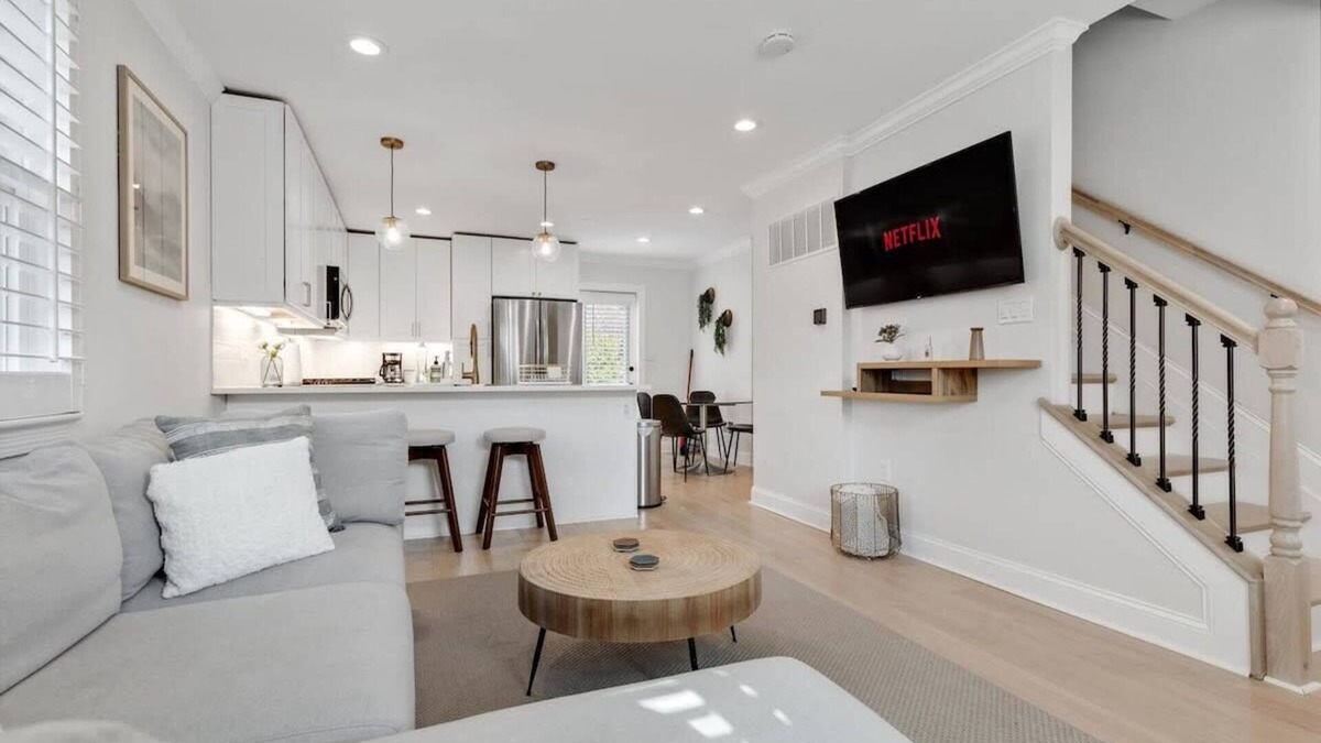 Southwest Quadrant House | ALX Home Away from Home