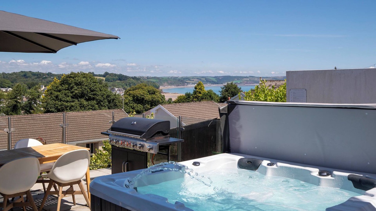 Saundersfoot Cottage | Am Byth - Spectacular Sea Views and Hot Tub