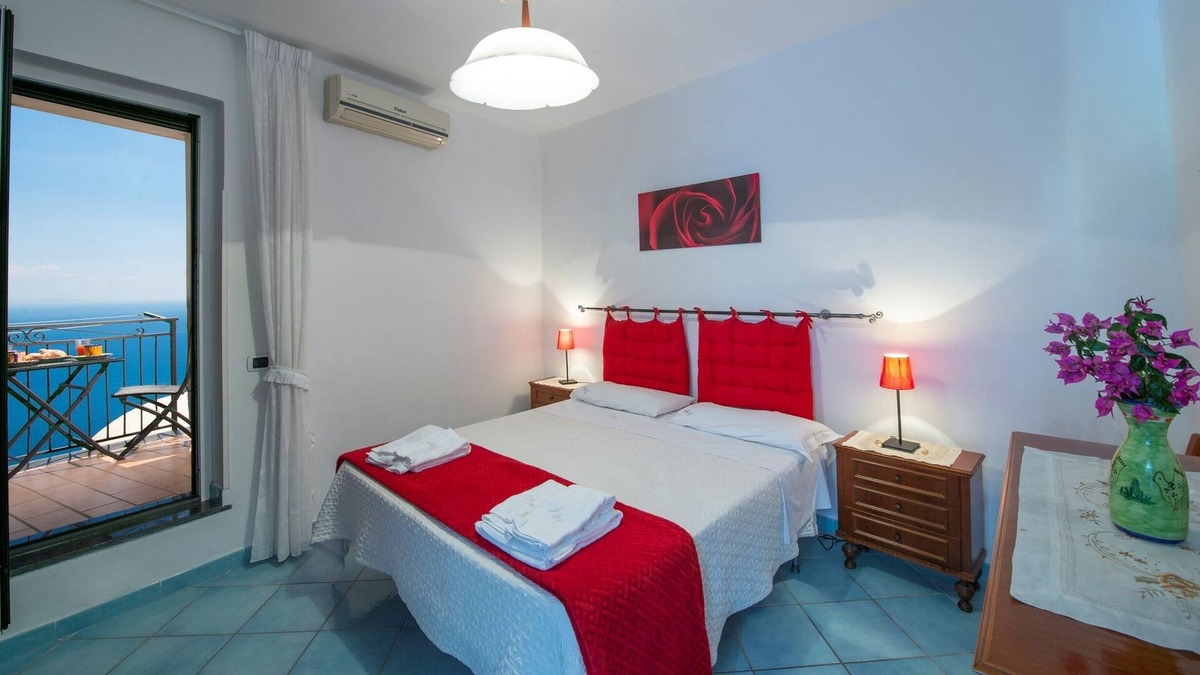 San Michele Apartment | Amalfi Coast Apartment "Bouganvillea"