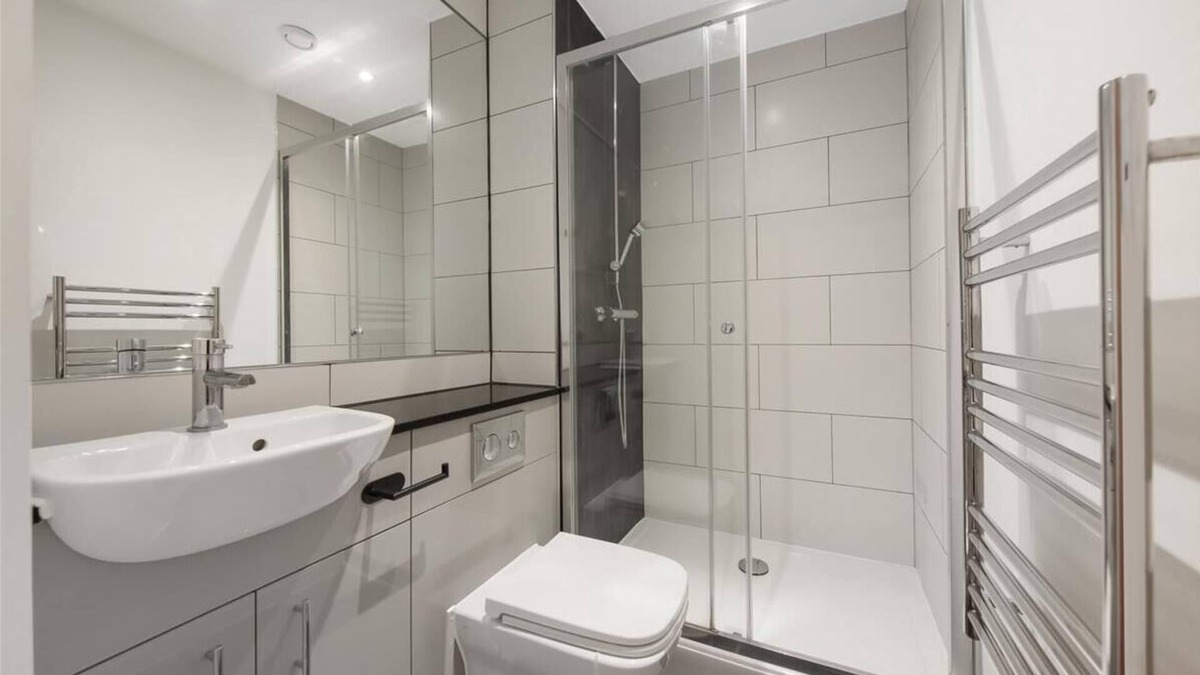 Coldharbour Apartment | Amani - Enterpriser:nA stylist living space for the professional person!
