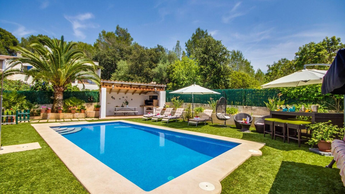 Alcanada Ski Chalet | Amapola villa in Alcudia close to the beach