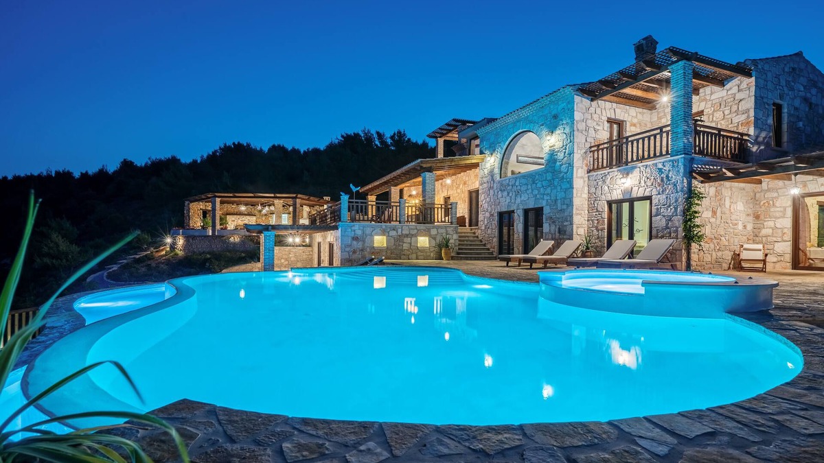 Anafonitria Villa | Amara Villa - Luxurious 6 Bedroom Villa with Private Pool