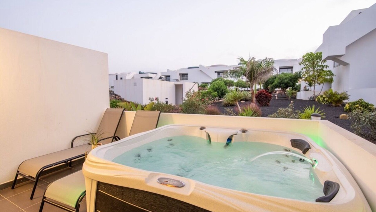 Villaverde Apartment | AMARILLO Vv APARTMENT - JACUZZI, AIR CONDITIONING-SUPERHOST Vv APARTMENTS SL