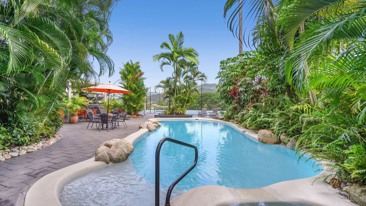 Trinity Beach Hotel | Amaroo at Trinity