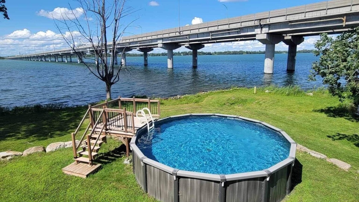 Saint-Timothee House | Amazing waterfront