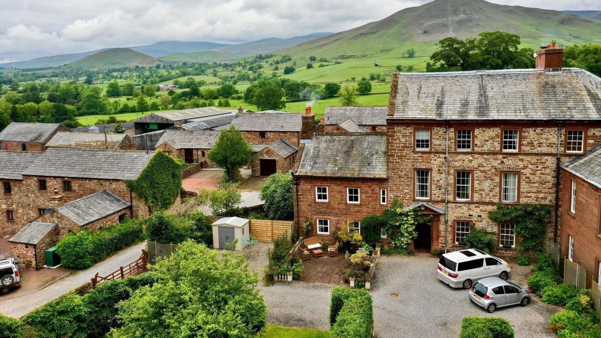 Dufton Apartment | Amazing 2BD Apartment -Upper floors of Dufton Hall