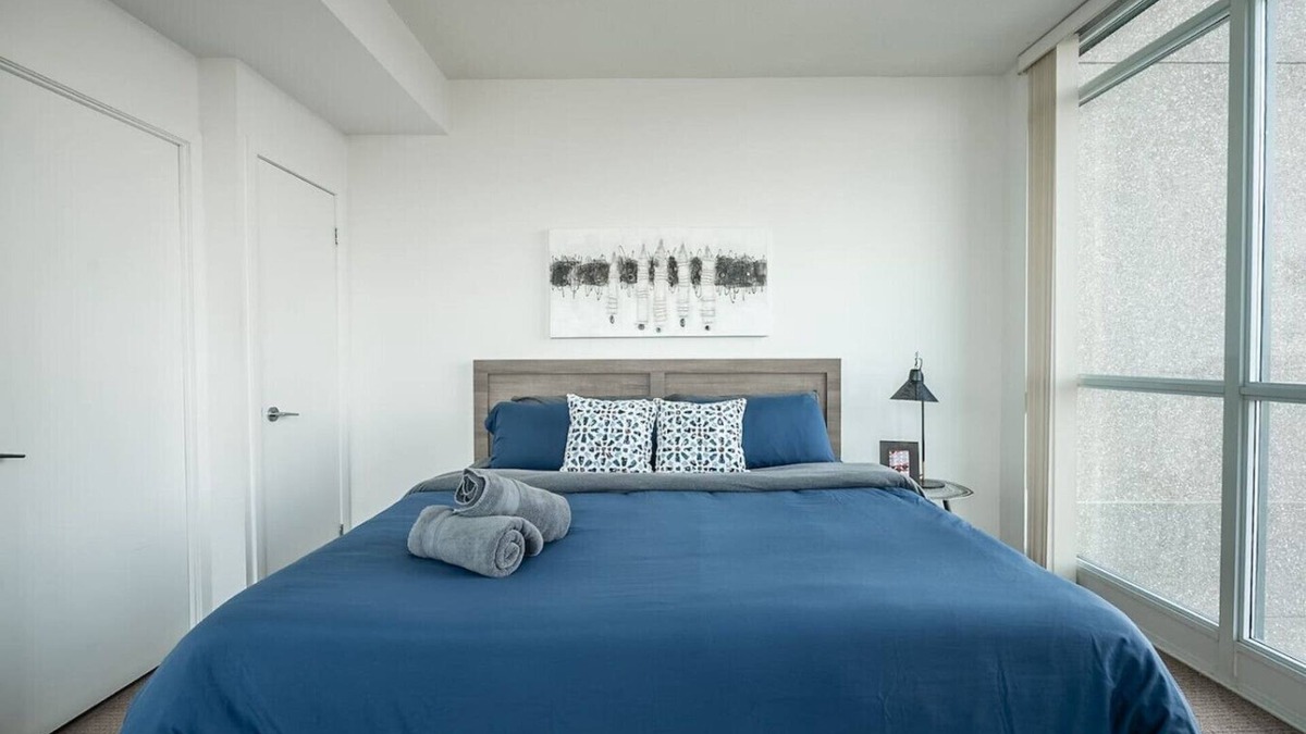 Niagara Apartment | Amazing 1BR Condo - Parking!