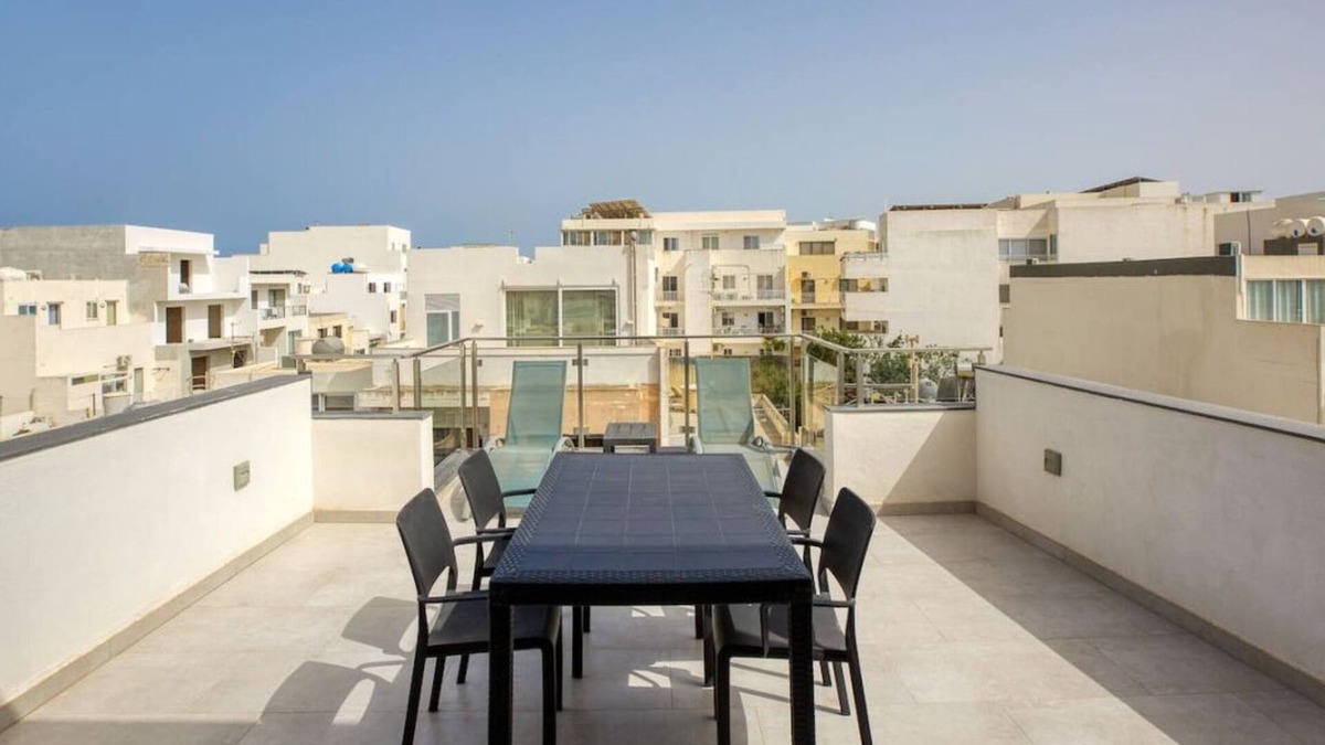 Swieqi Apartment | Amazing 1BR penthouse with pool access & terrace