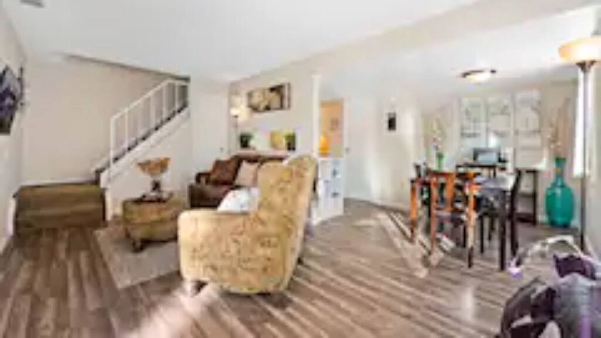 Southeast House | Amazing 2-Bed Townhome w/Garage in DTC