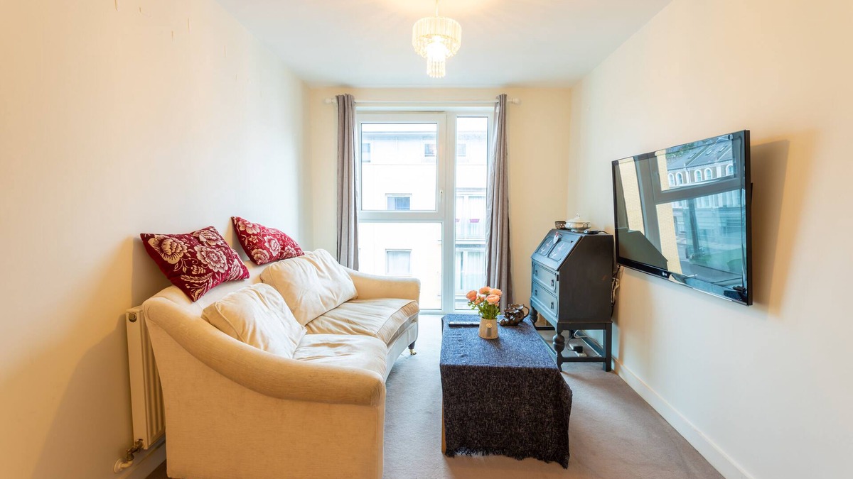 Deptford Apartment | Amazing 2 Bedroom, 2 Bathroom Flat with balconies in Greenwich