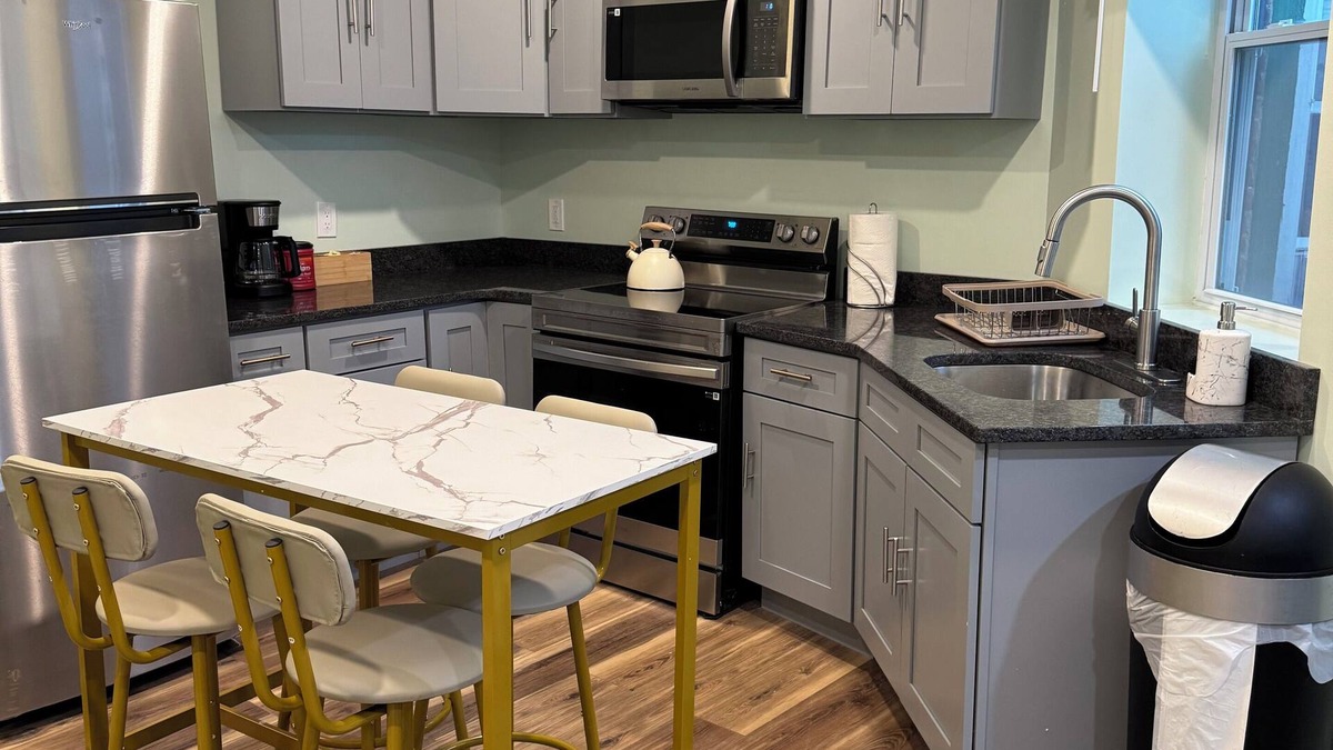West Philadelphia Apartment | Amazing 2-bedroom apartment with AC in Philadelphia