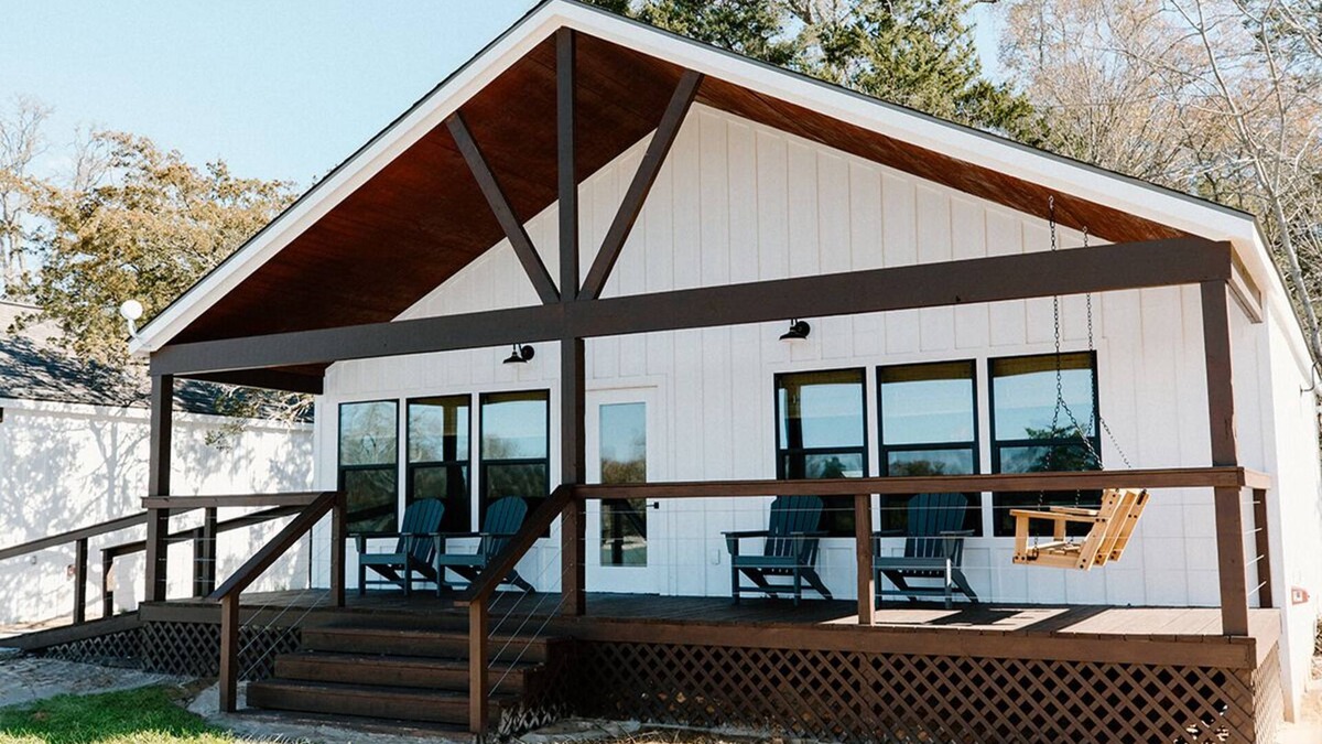 Burton Other | Amazing 2 BR Near Round Top Sleeps 6
