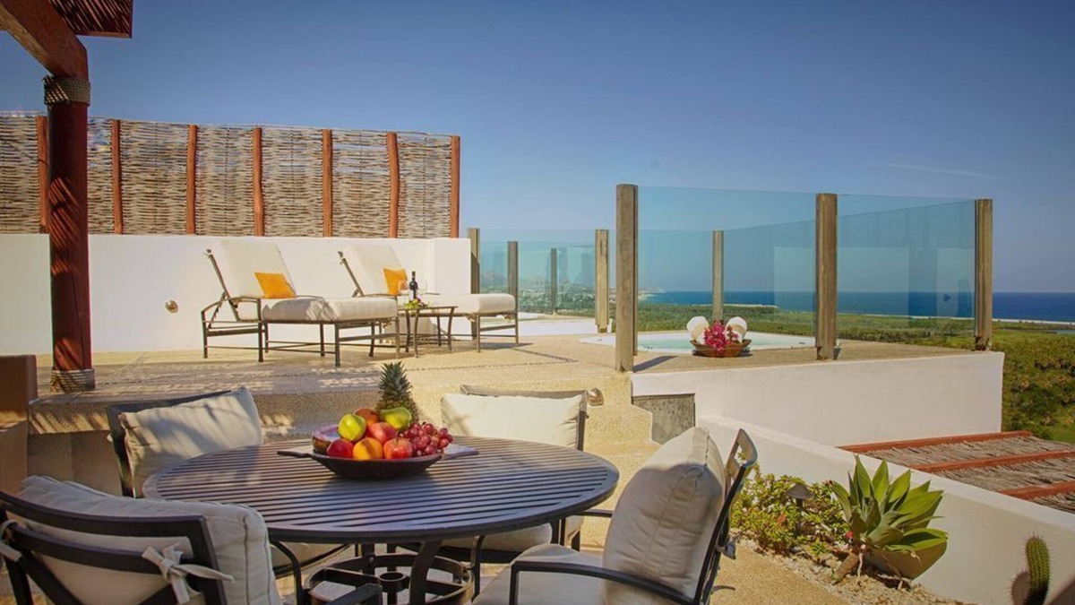 San Jose del Cabo Condo | Amazing 2-Story Penthouse With Rooftop Terrace & Private Jacuzzi near the beach
