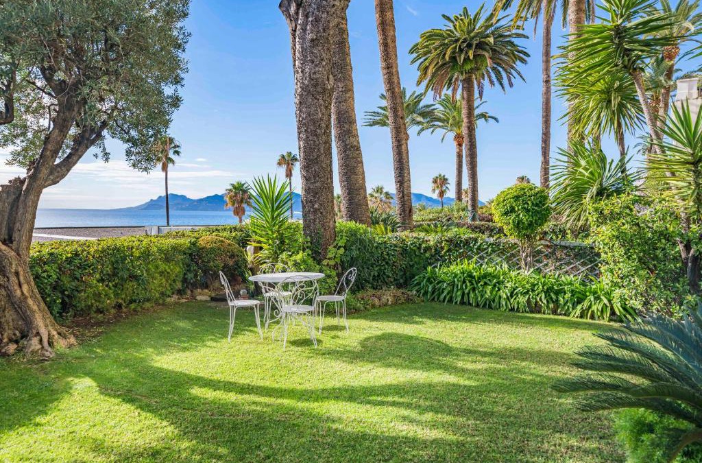 Le Suquet Apartment | Amazing 3 bedrooms seaview duplex Cannes center