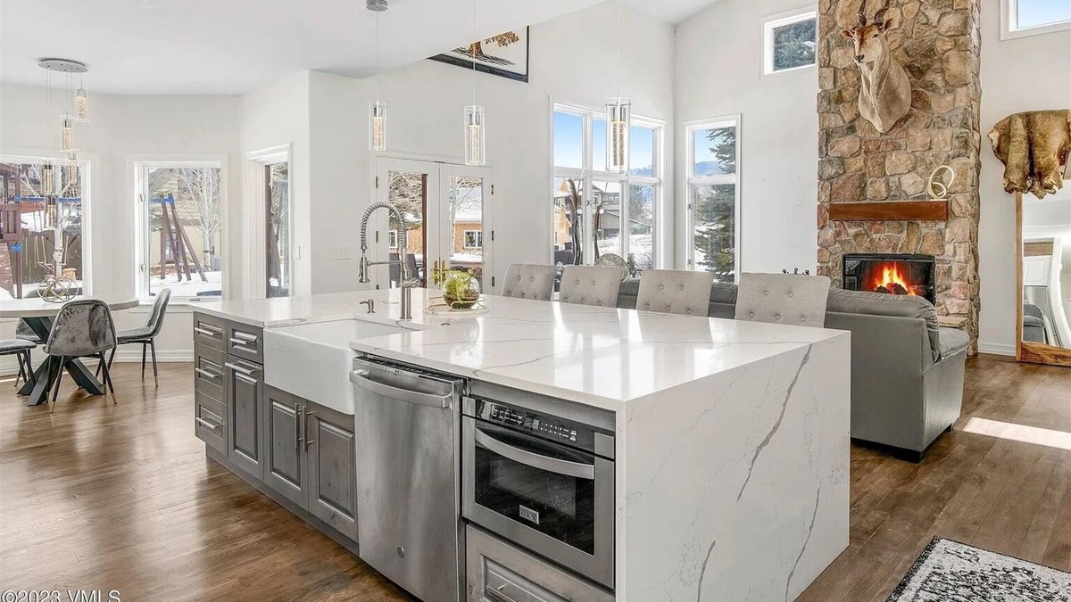 Gypsum House | Amazing 3 Level home