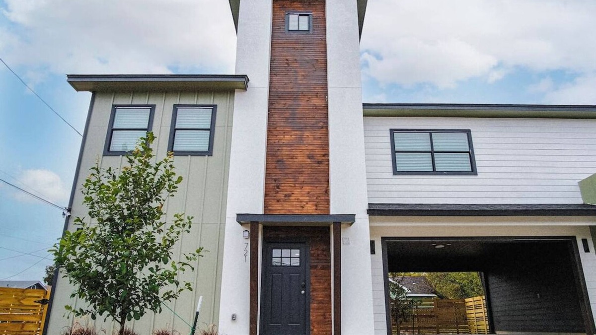 Nevada Street Apartment | Amazing 3BR 2BA Only 5 Mins From Downtown