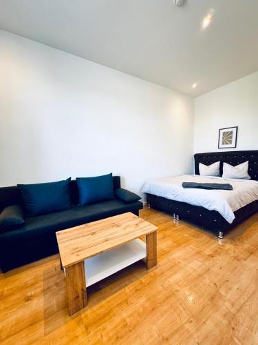 Liesing Apartment | Amazing 3BR Apt, Very Central in Vienna