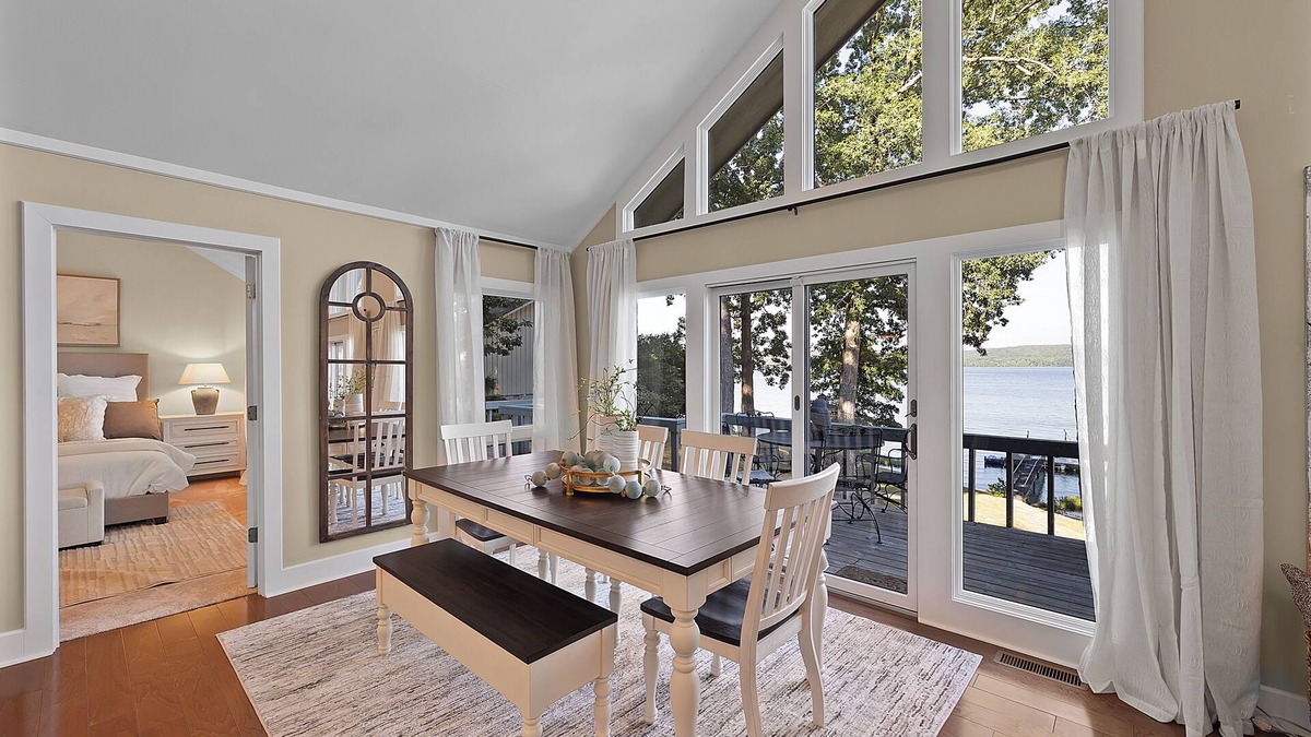 Counce House | Amazing 4 bdrm Riverfront home with boat dock in the heart of Pickwick!