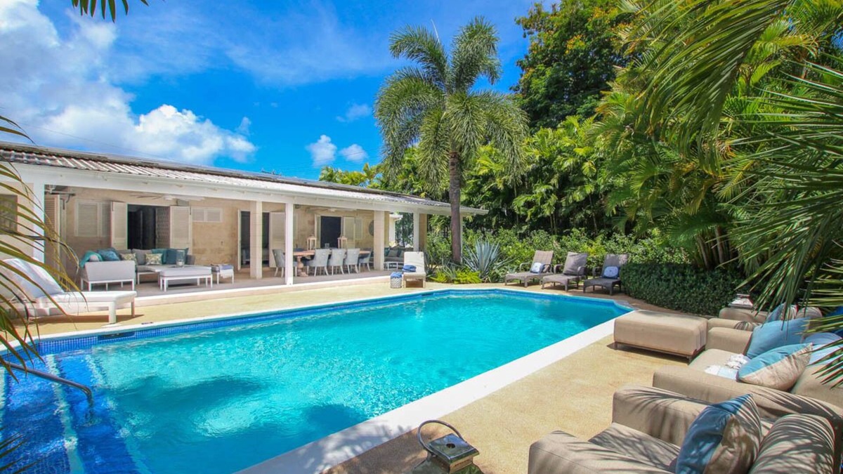 Mullins House | Amazing 4-bed Villa with Pool 5 mins from Beach - Palm Grove 1