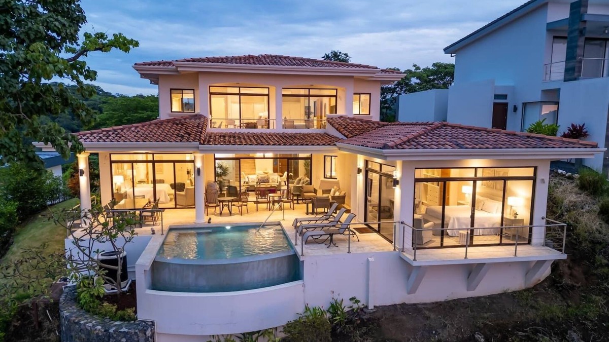 Coco House | Amazing 4-Bedroom Oasis in the Heart of Pacifico