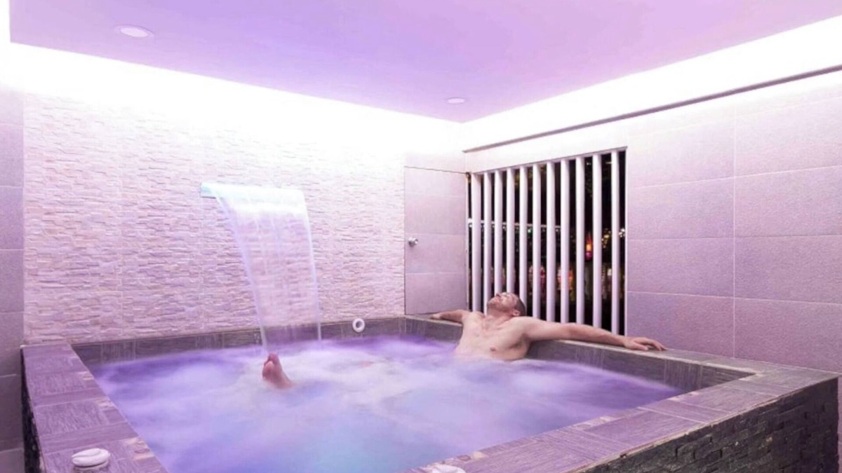 Zona Rosa Apartment | Amazing 6 bedroom with Incredible Private Jacuzzi 1 block from LLeras