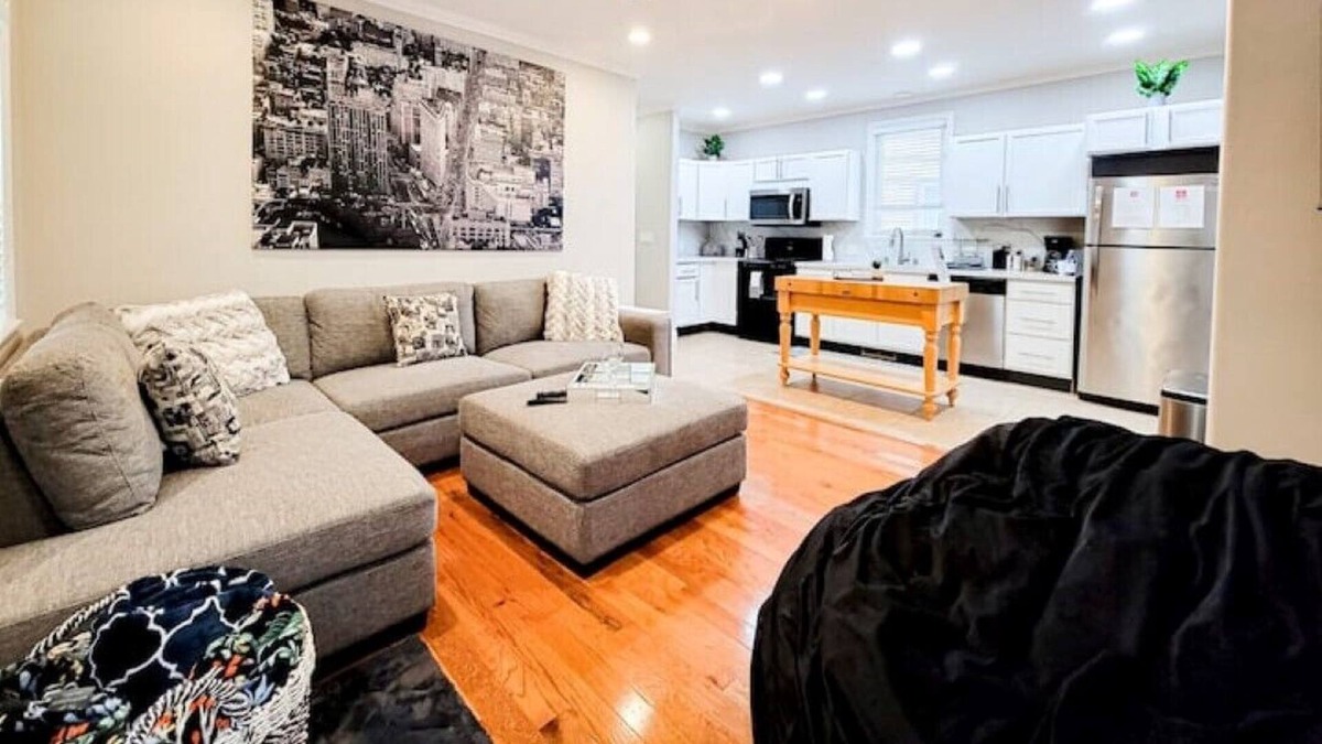 Oak Center House | *AMAZING* 7-Bedroom home with Game room & Hot tub