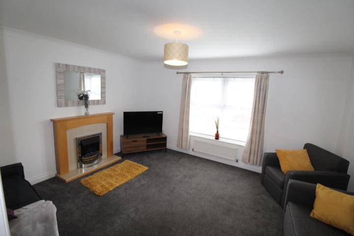Hull Apartment | AMAZING 7 PERSON 3 BEDROOM 3 BATHROOM HOUSe