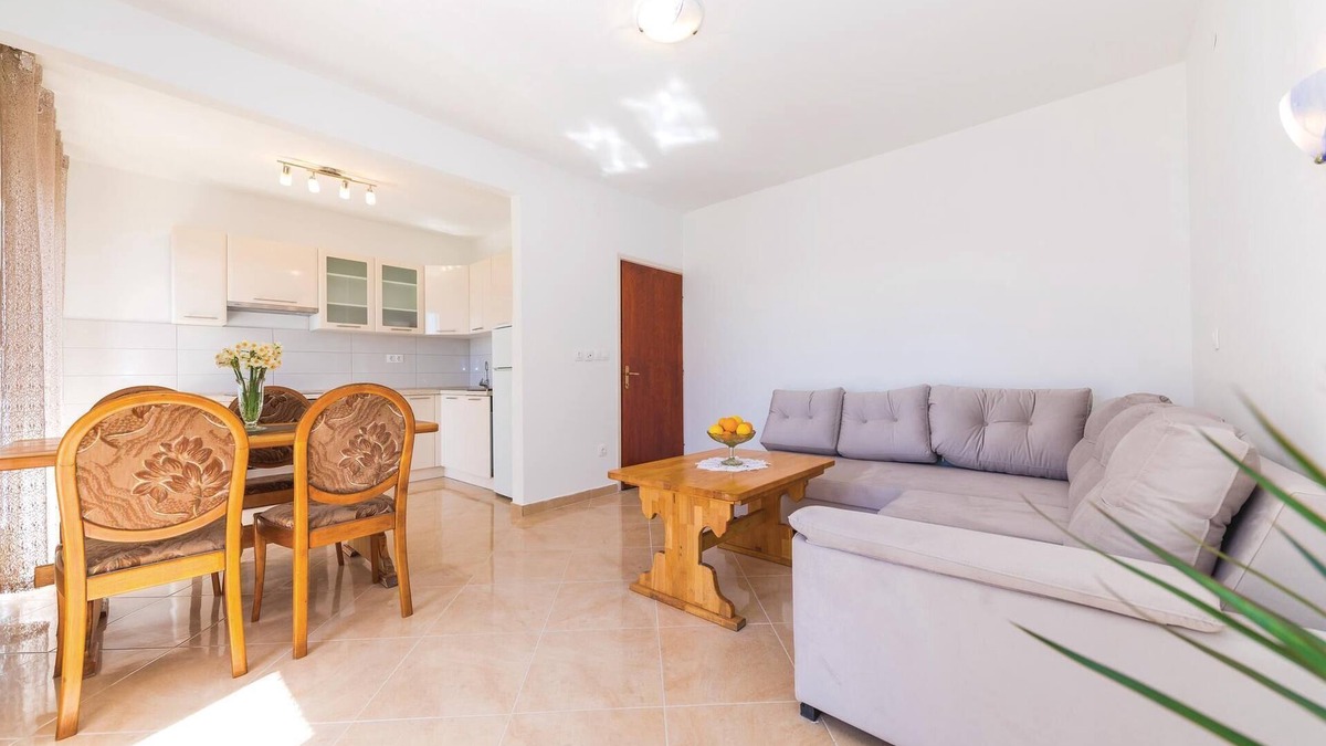 Kastel Gomilica Apartment | Amazing apartment in Kastel Gomilica