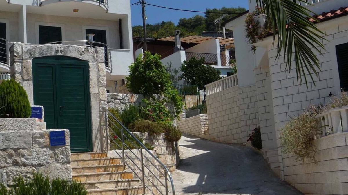 Veliki Drvenik Apartment | Amazing apartment with a gorgeous view, ten meters from the beach!